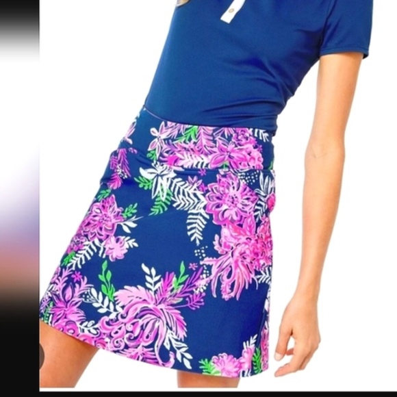 NWT Lilly Pulitzer UPF 50+ Luxletic 17" Monica Skort - size 8 - Picture 1 of 3